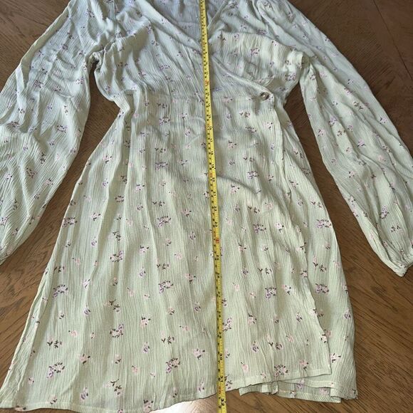 Billabong Dress Women’s/ Teen XS Wrap light Green Micro Florals V Neck Casual - Picture 7 of 8